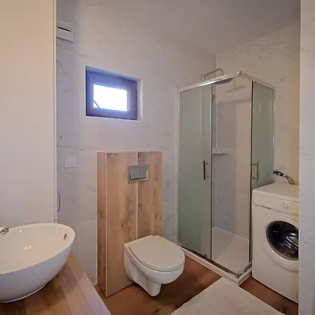 Dom Na Skarpie Z Widokiem Na Jezioro, Z Kominkiem I Garazem