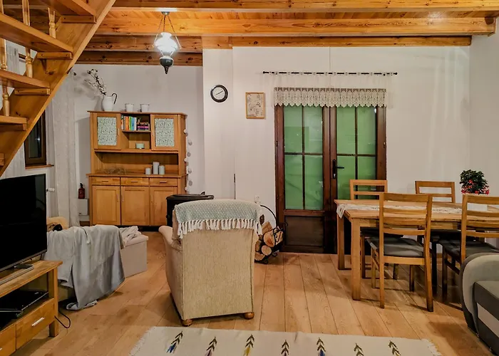 Prázdninový dům Dom Na Skarpie Z Widokiem Na Jezioro, Z Kominkiem I Garazem *