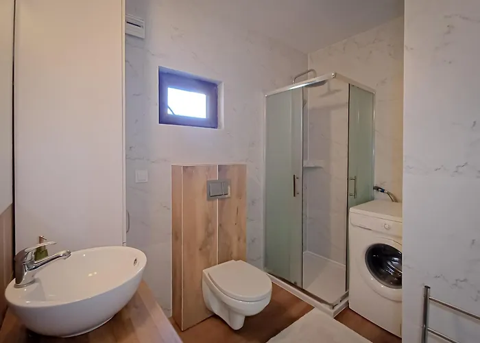 Dom Na Skarpie Z Widokiem Na Jezioro, Z Kominkiem I Garazem