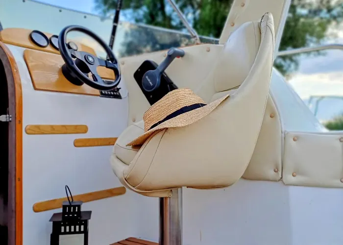 Prázdninový dům Dom Na Skarpie Z Widokiem Na Jezioro, Z Kominkiem I Garazem *